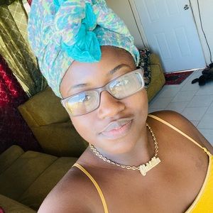 Meet your Posher, Christella